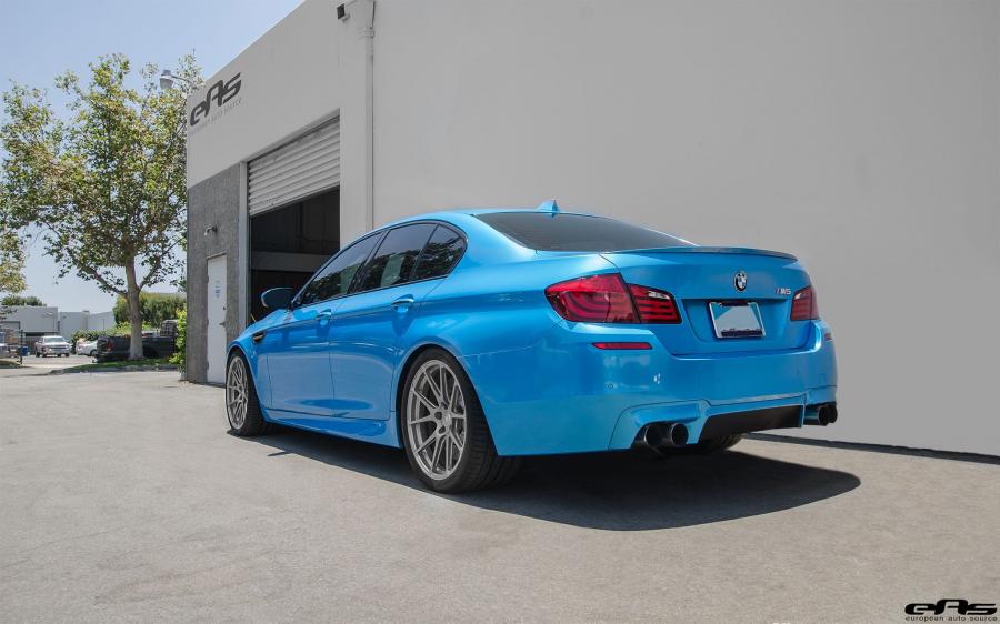  BMW M5 Pearlescent Bahama Blue by EAS 2016 года  (фото 2 из 9)